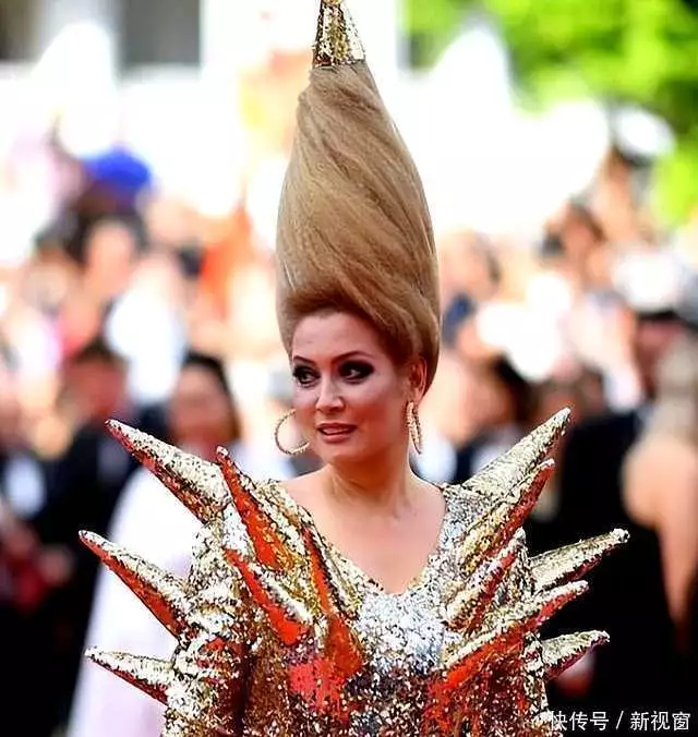 戛纳电影节红毯新规_中国明星戛纳红毯造型_蹭红毯的女明星