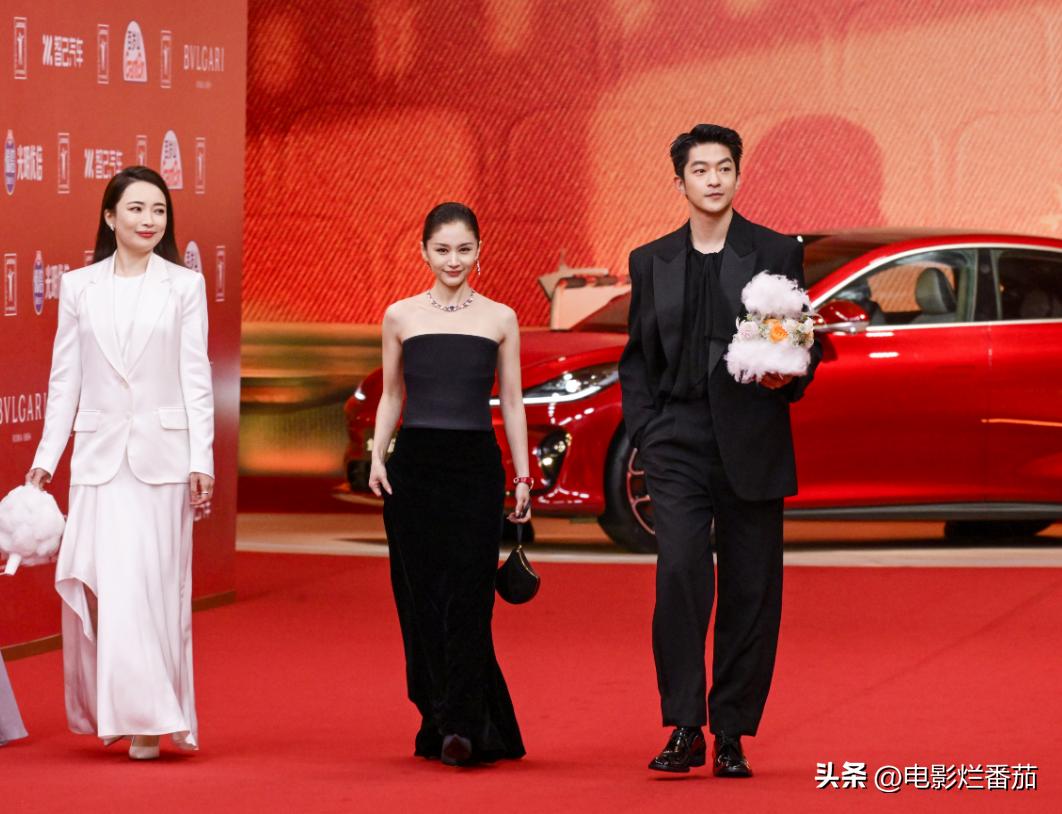 明星时尚穿搭评价_红毯造型分析_晚装女明星