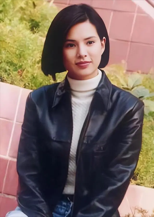 李若彤感情经历_李若彤隐退娱乐圈原因_什么彤的女明星